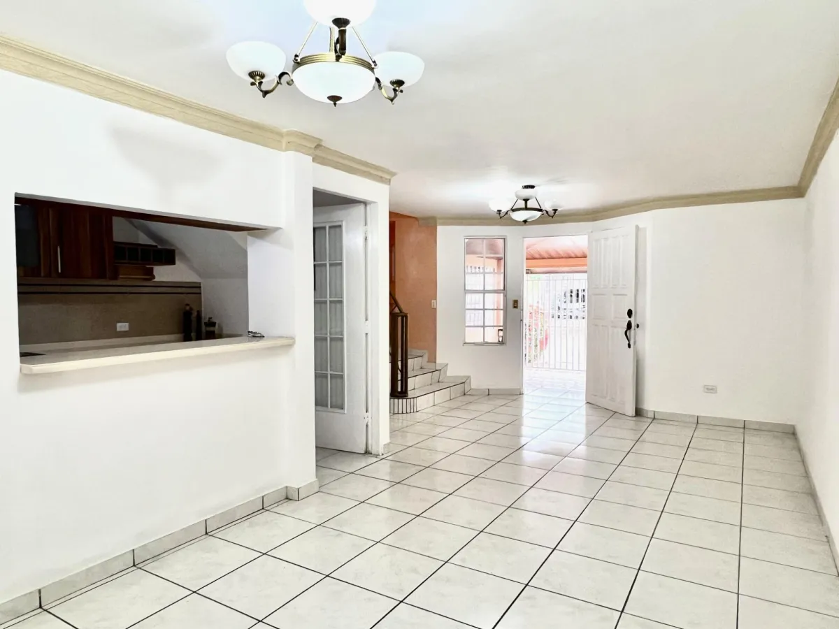 HOUSE for SALE in Condado del Rey