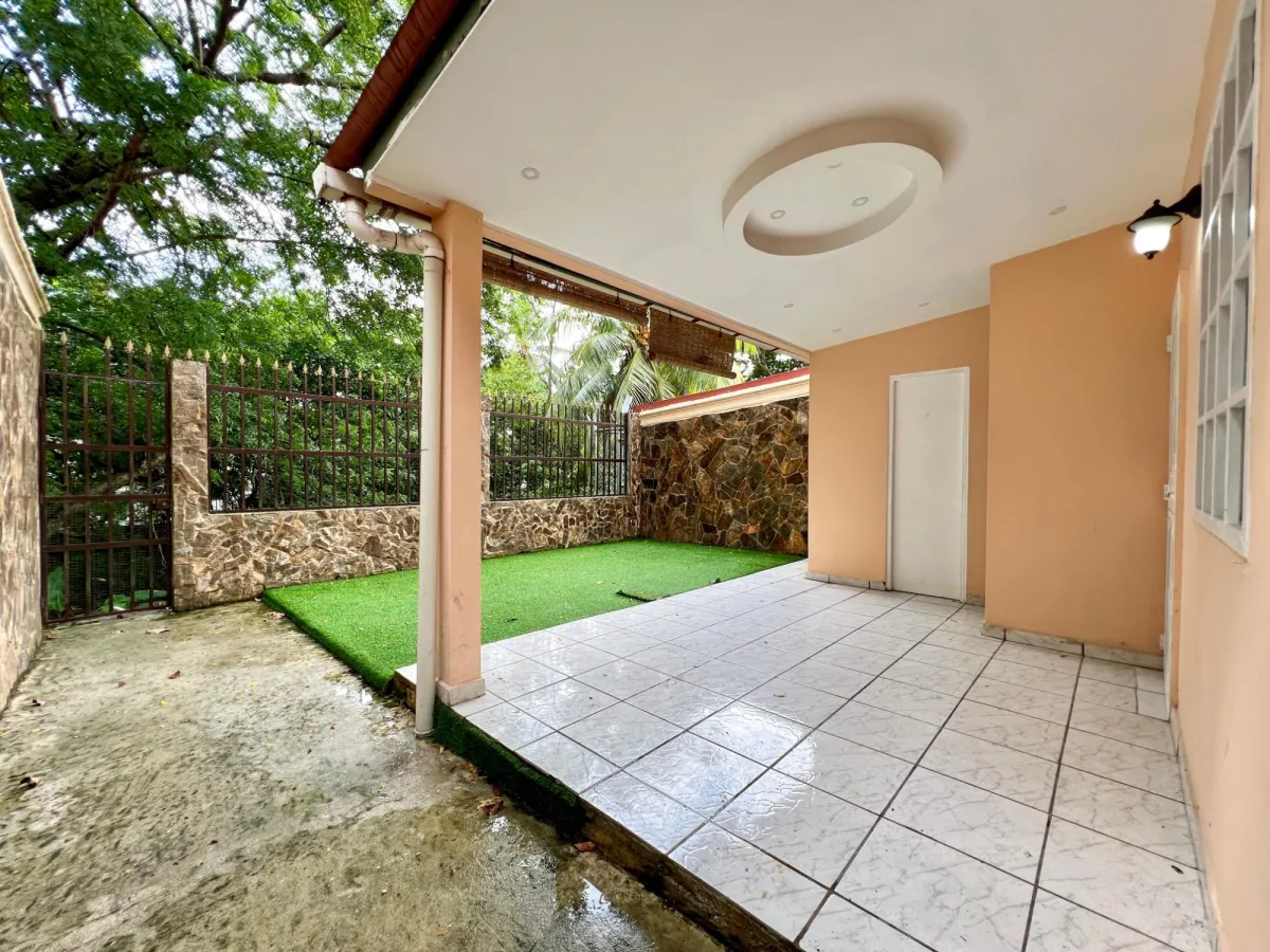 HOUSE for SALE in Condado del Rey