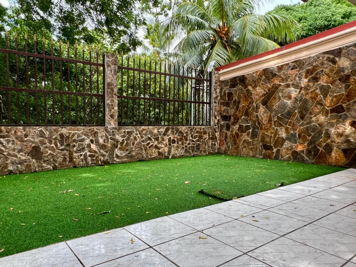 HOUSE for SALE in Condado del Rey