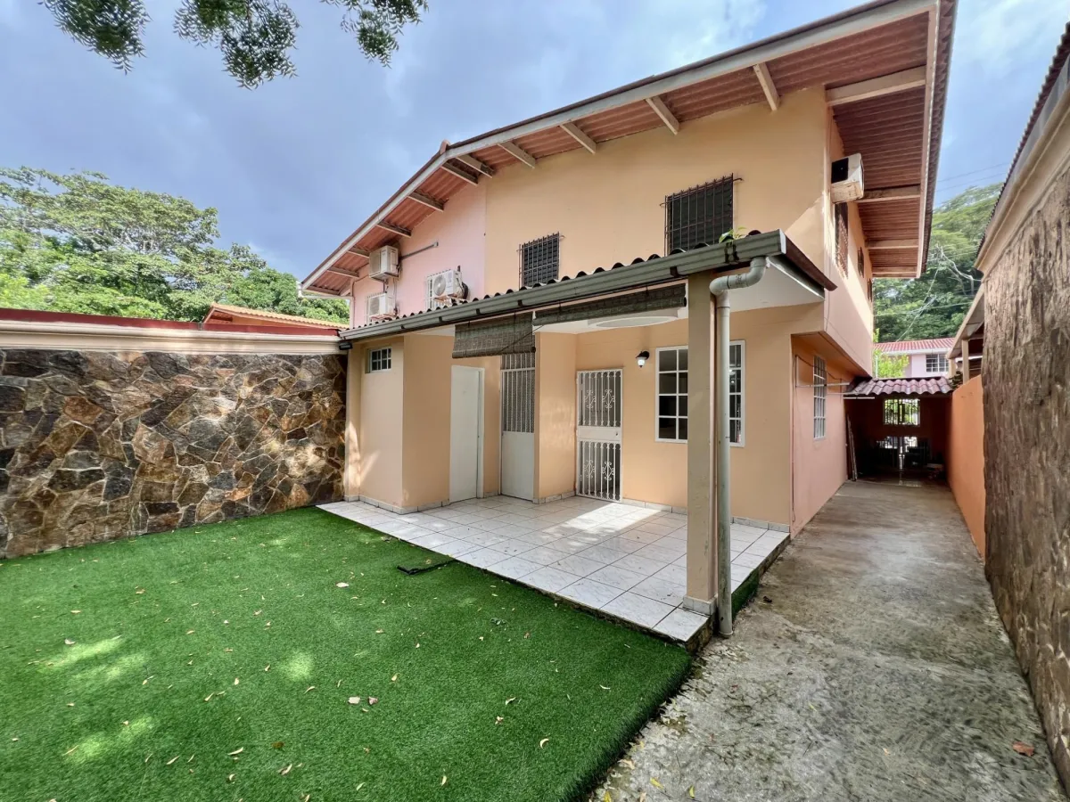HOUSE for SALE in Condado del Rey