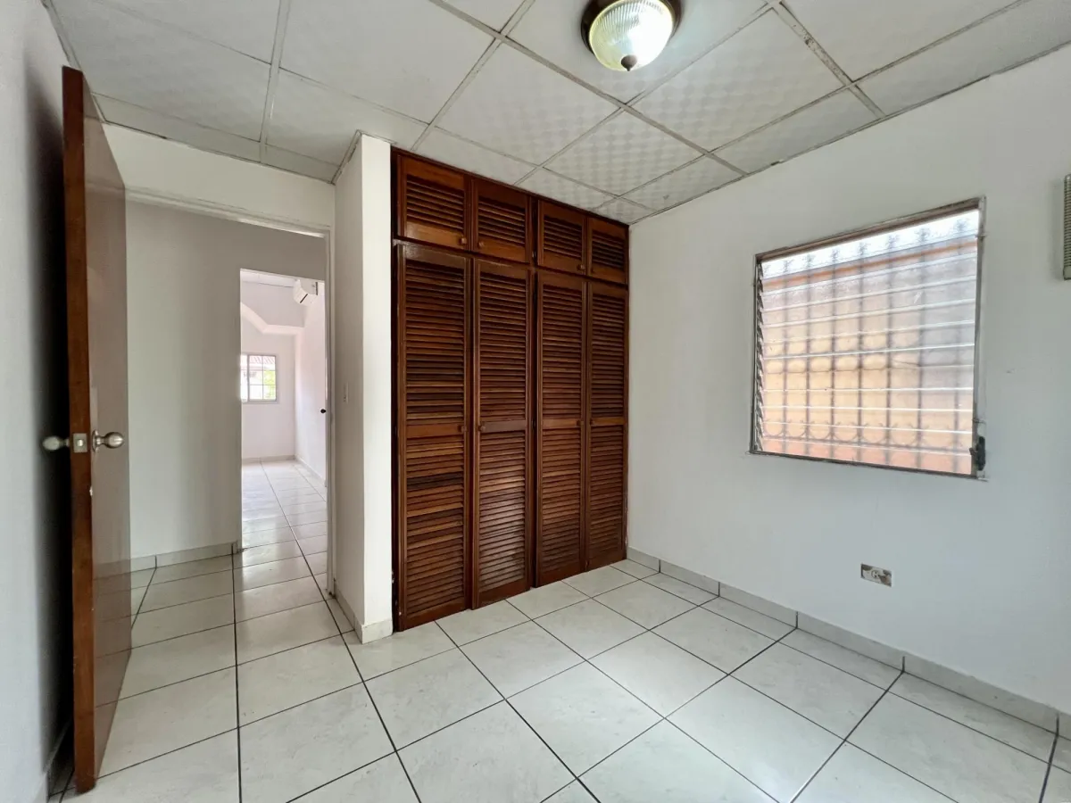 HOUSE for SALE in Condado del Rey