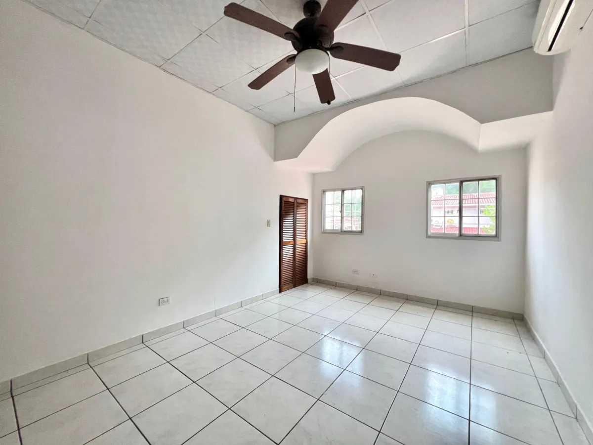 HOUSE for SALE in Condado del Rey