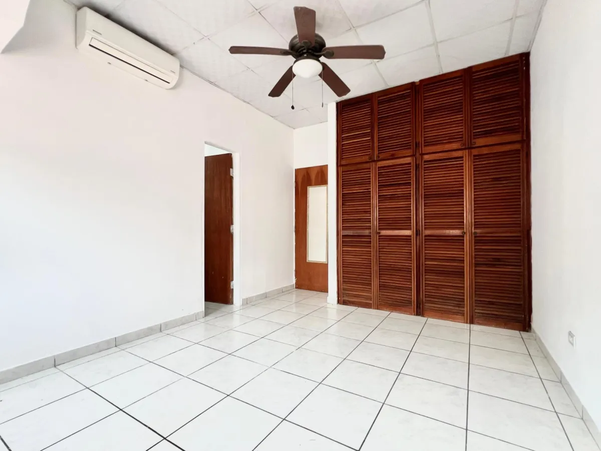 HOUSE for SALE in Condado del Rey