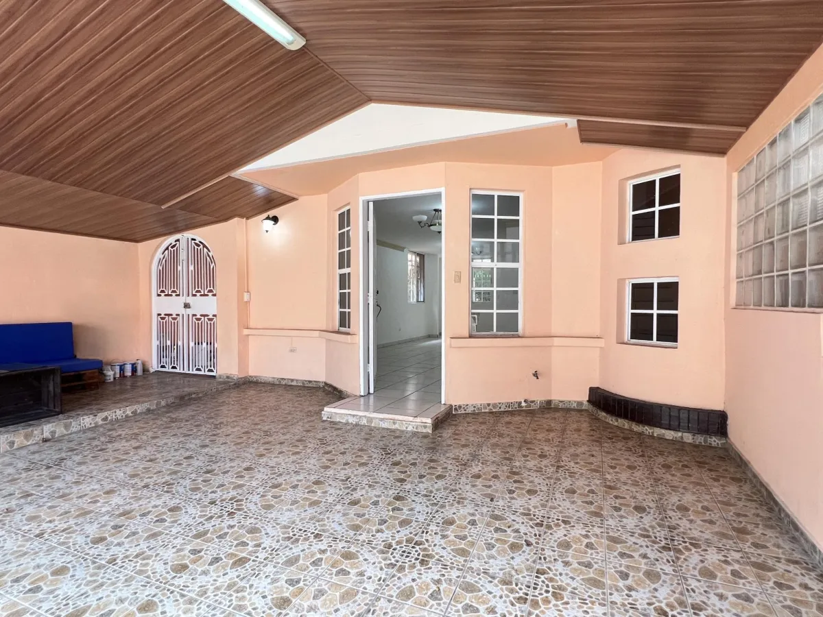 HOUSE for SALE in Condado del Rey