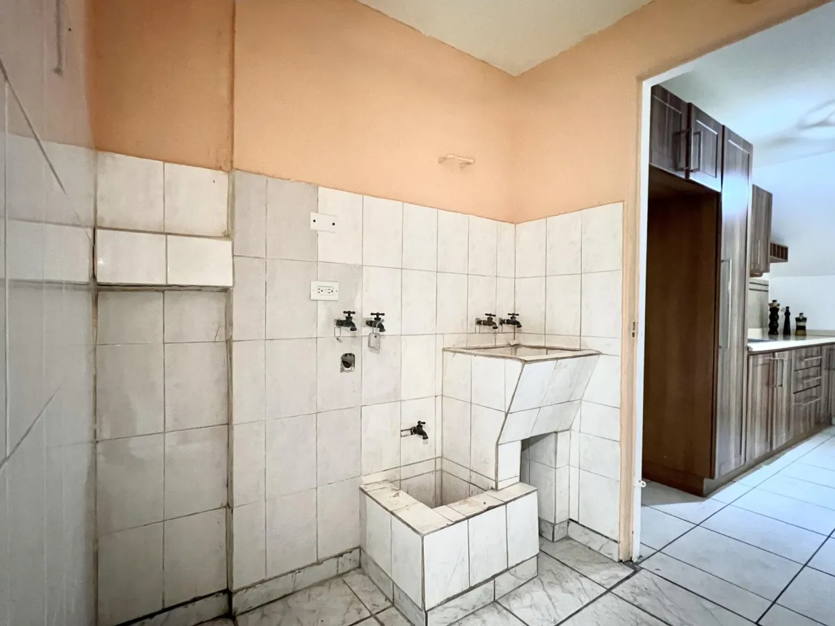 HOUSE for SALE in Condado del Rey