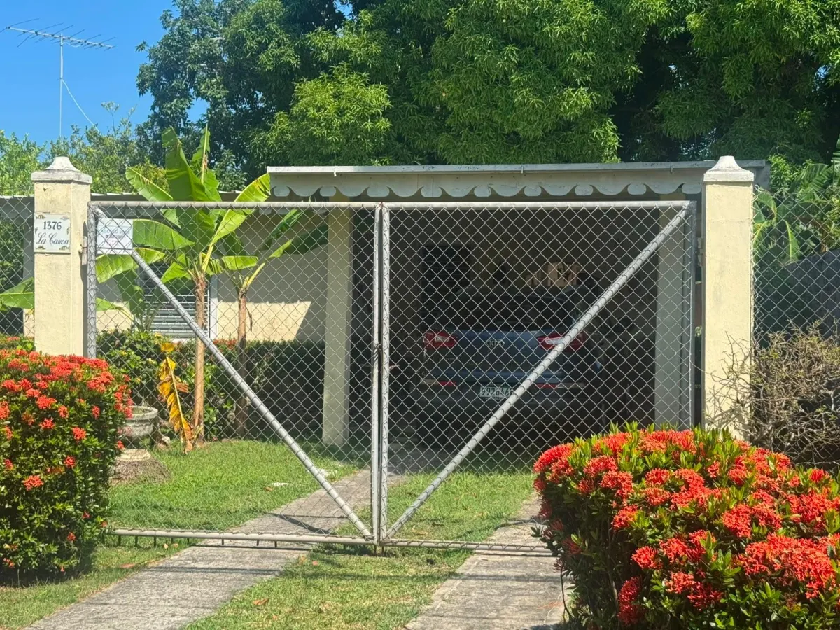 HOUSE FOR SALE IN SAN CARLOS