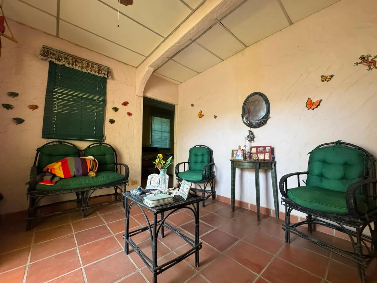 HOUSE FOR SALE IN SAN CARLOS