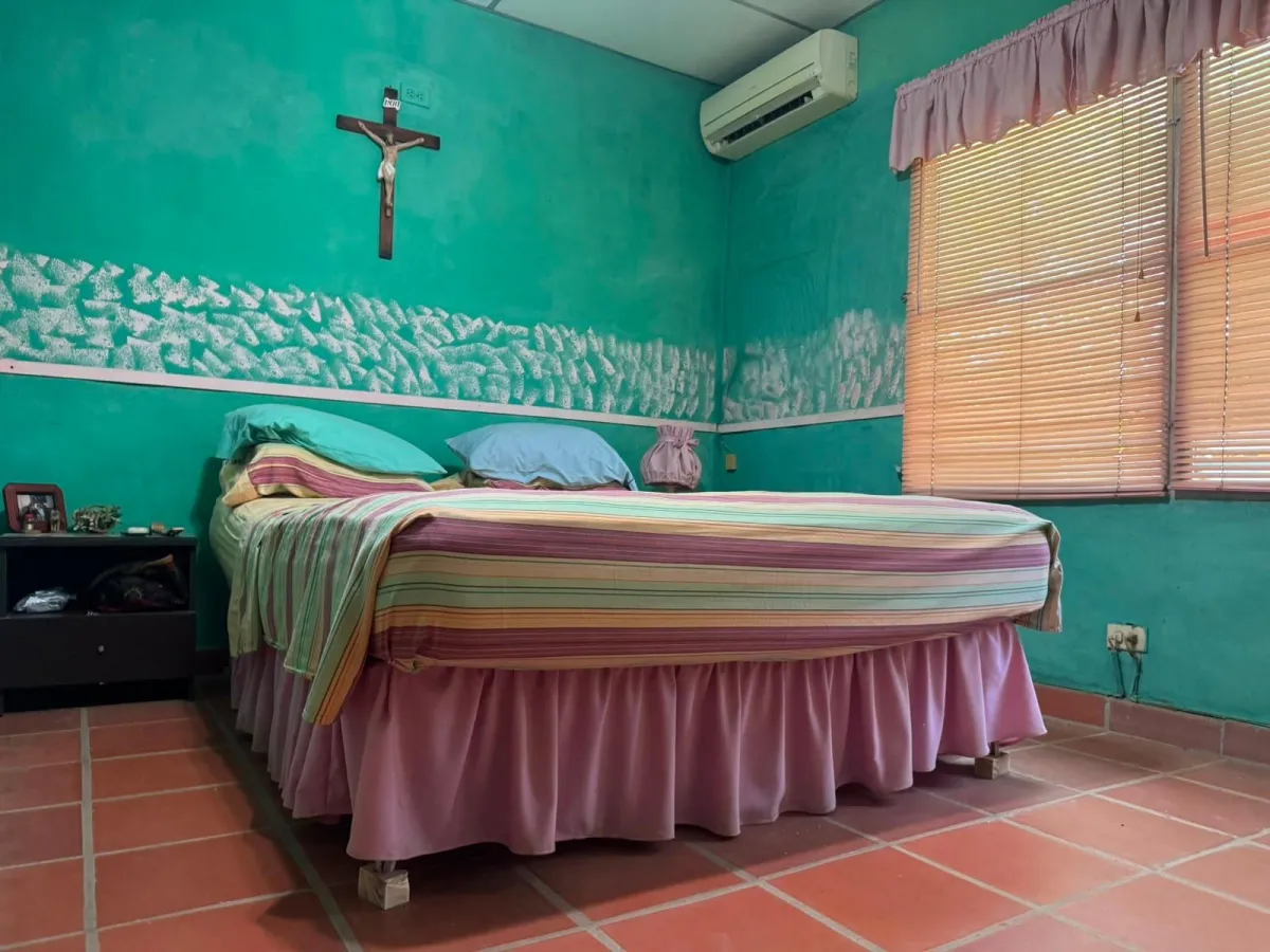 HOUSE FOR SALE IN SAN CARLOS