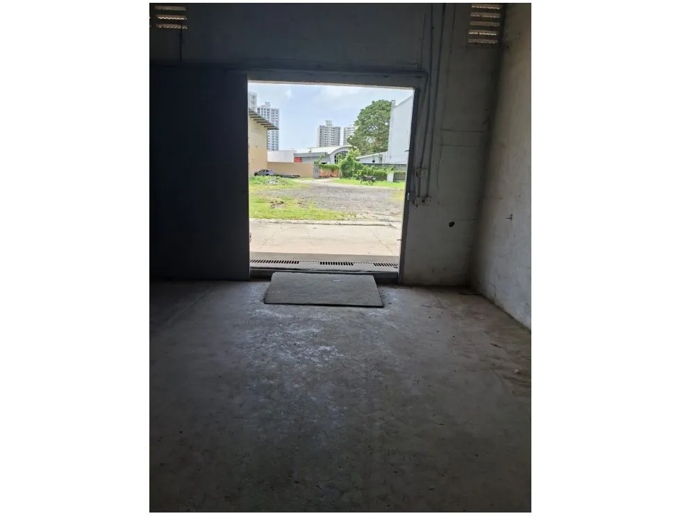 Industrial Warehouse for Rent in Carrasquilla | 600m2