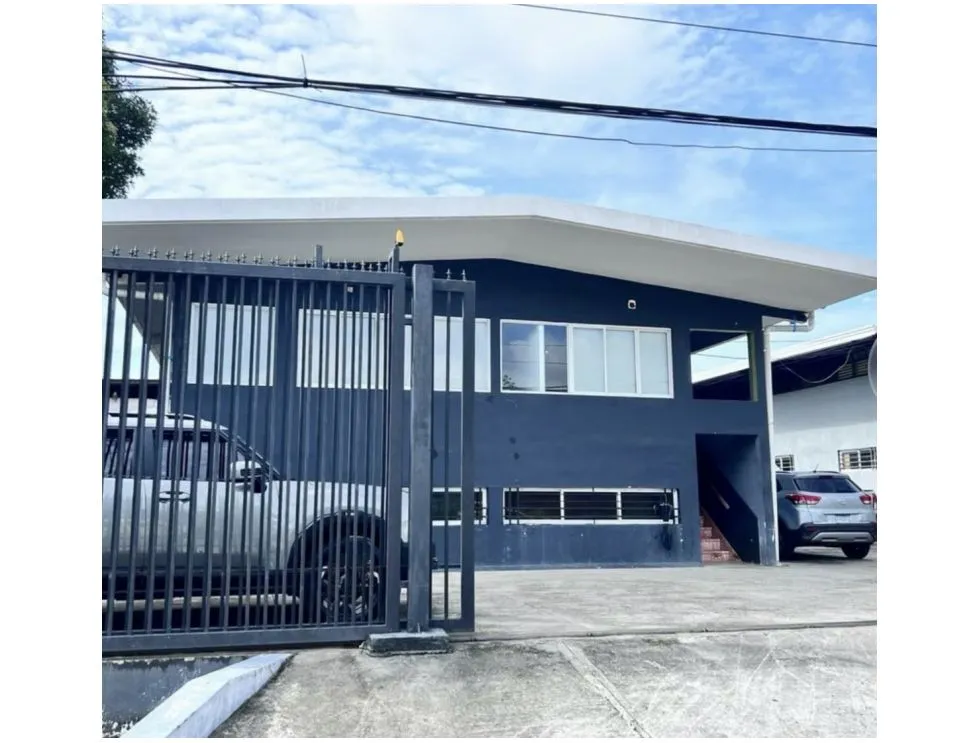 Warehouse with Offices for Rent in Parque Lefevre