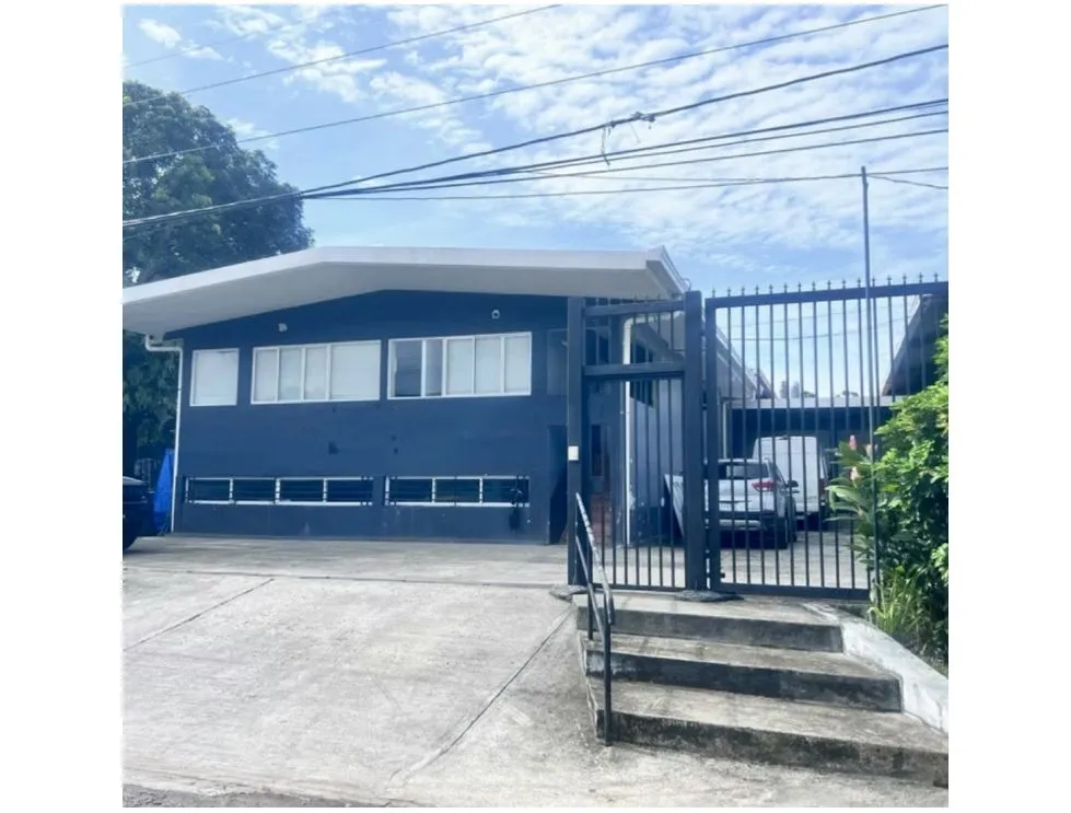 Warehouse with Offices for Rent in Parque Lefevre
