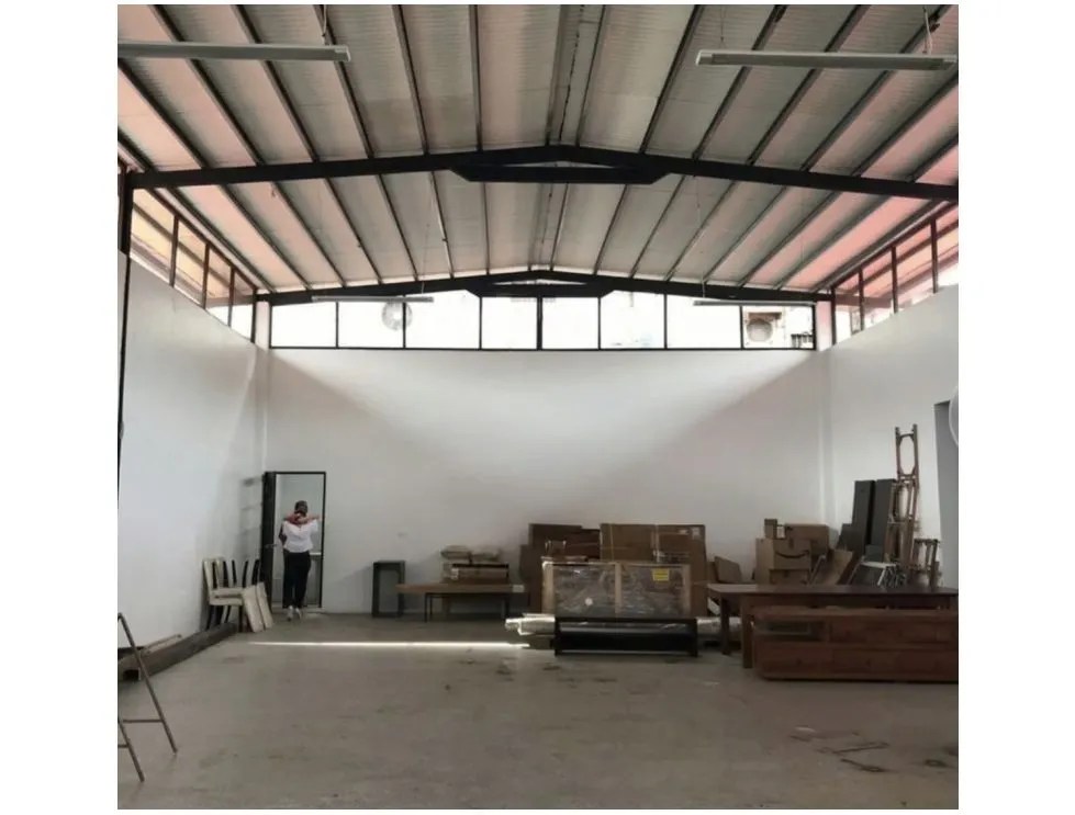 Warehouse with Offices for Rent in Parque Lefevre