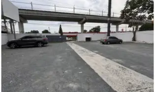 Commercial Property with Warehouse and Showroom for Rent | 24 de Diciembre