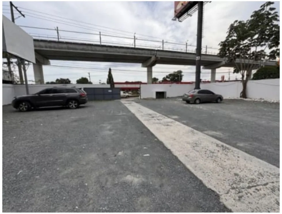 Commercial Property with Warehouse and Showroom for Rent | 24 de Diciembre