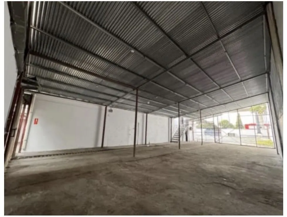 Commercial Property with Warehouse and Showroom for Rent | 24 de Diciembre