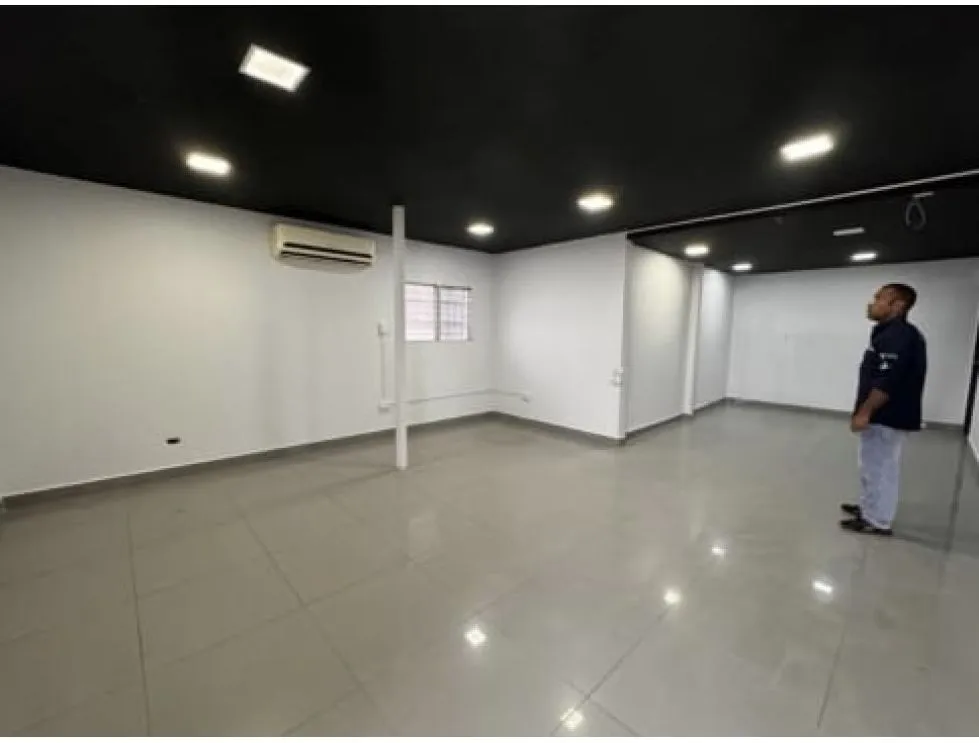 Commercial Property with Warehouse and Showroom for Rent | 24 de Diciembre