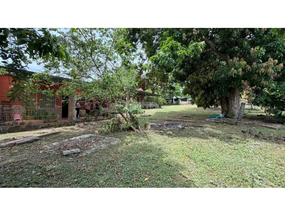HOUSE FOR SALE WITH LARGE 2,612 M² LAND IN CAPIRA WITH 2 TERRACES