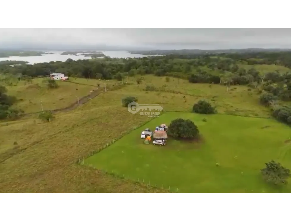 LA ARENOSA / LAGO GATUN / 6944 M2 / ESTATE / GREEN AREAS / FLAT LAND