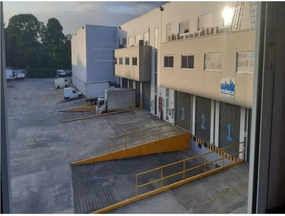 Bodega con anden en Tocumen alquiler con opción a compra