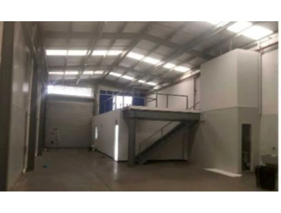 Warehouse Rental on Vía Cincuentenario 317.70 m²