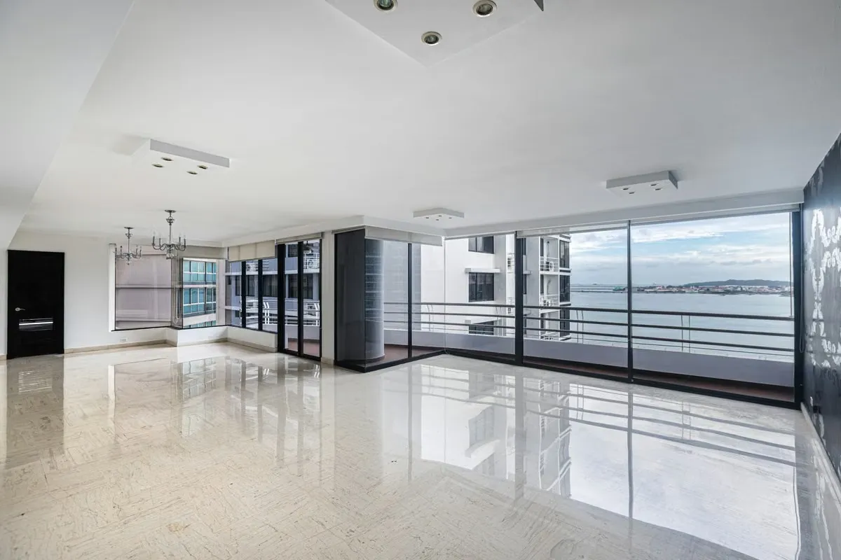 Ganga PH Los Delfines 280m² Remodelado y Vista al Mar