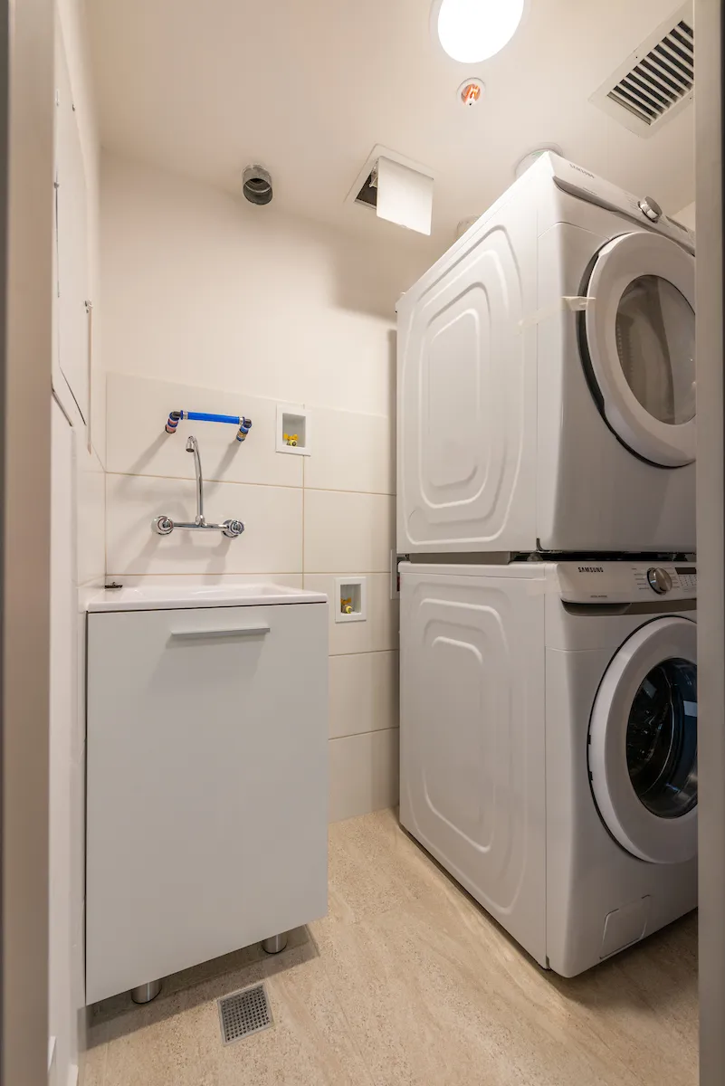 Turnkey! Furnished Apartment with Den Flex in PH Parterre (Tower 2)