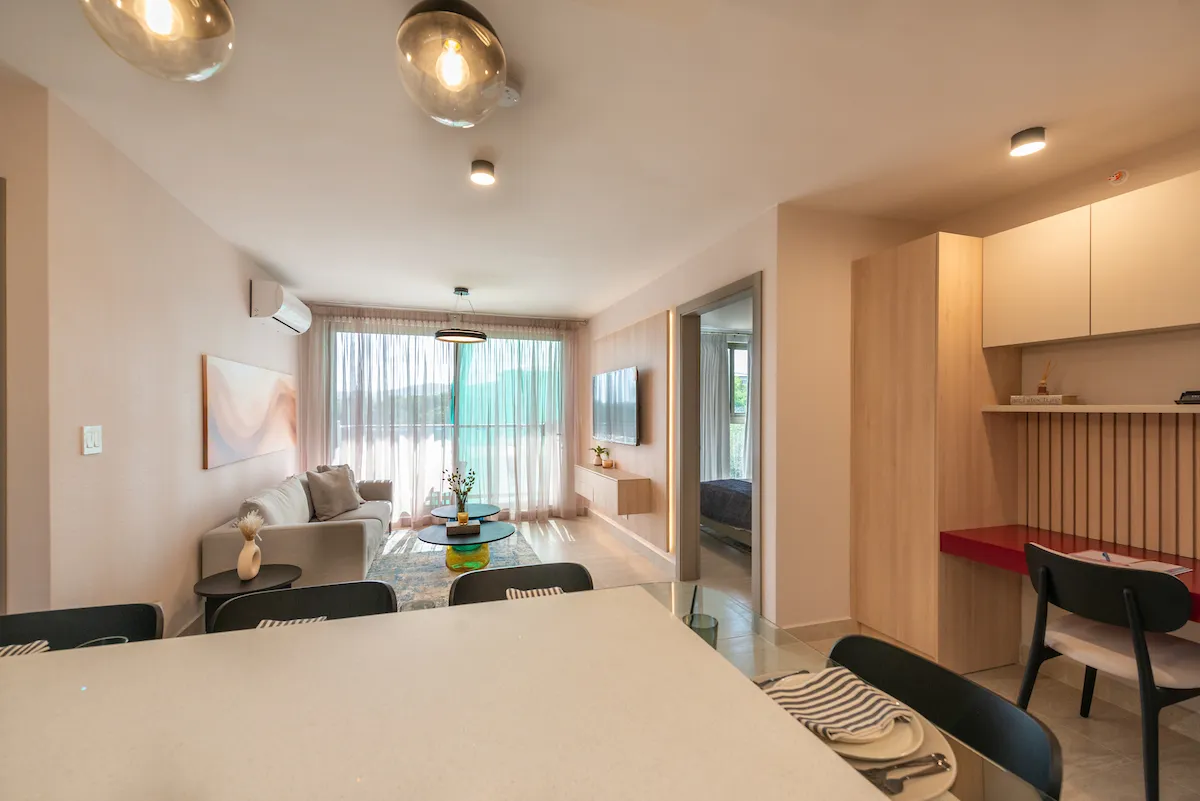 Turnkey! Furnished Apartment with Den Flex in PH Parterre (Tower 2)