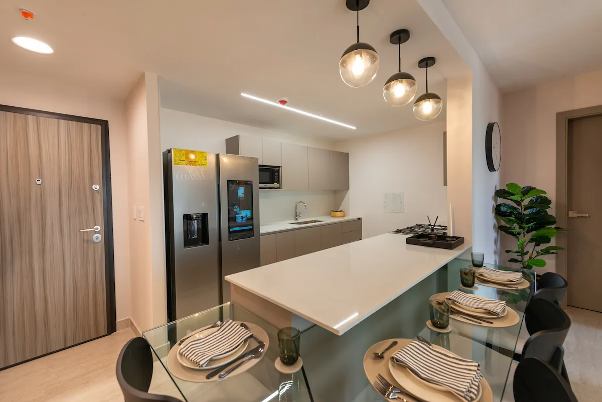 Turnkey! Furnished Apartment with Den Flex in PH Parterre (Tower 2)