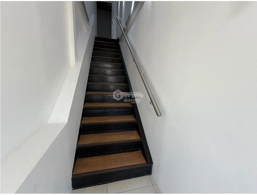OFFICE / SAN FRANCISCO / 130M / 2 BATHROOMS / 3 LEVELS / KITCHENETTE