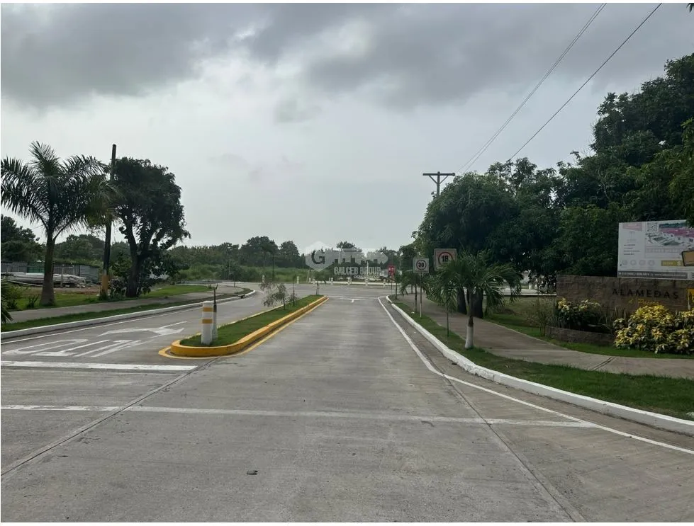 PANAMÁ ESTE  / PACORA / 53,000M / AMPLIO TERRENO / SEMIPLANO