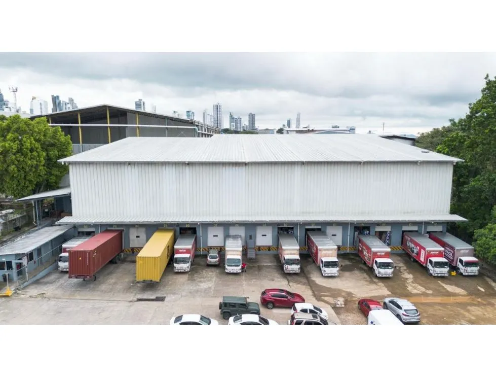 Sale of Logistics and Industrial Center in La Locería