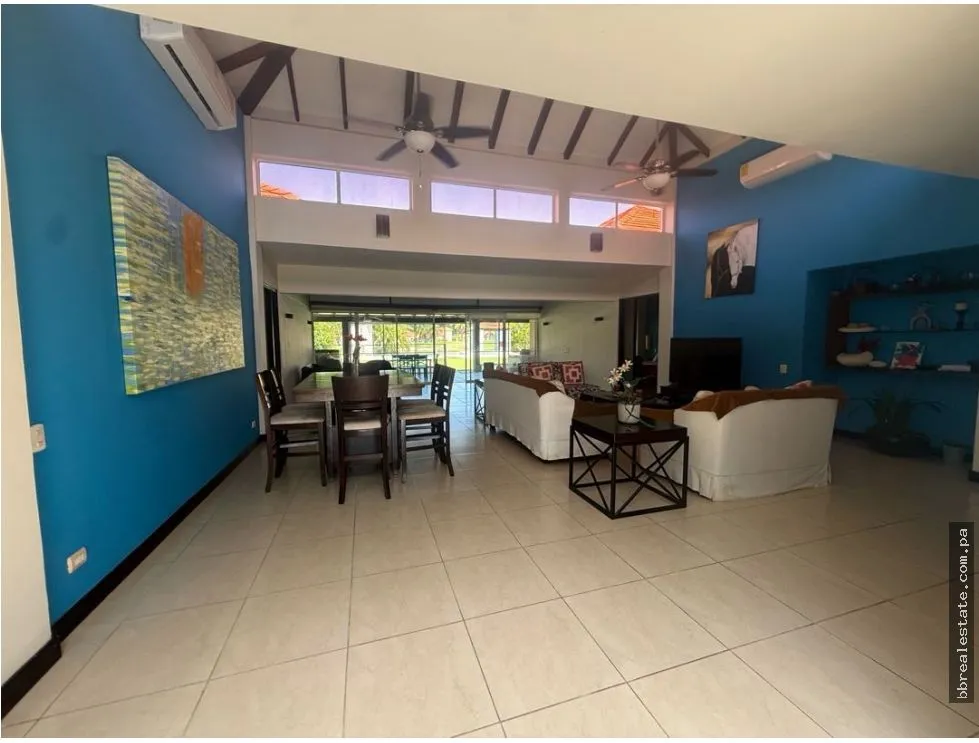 Venta de Villa en Mantarraya, Decameron