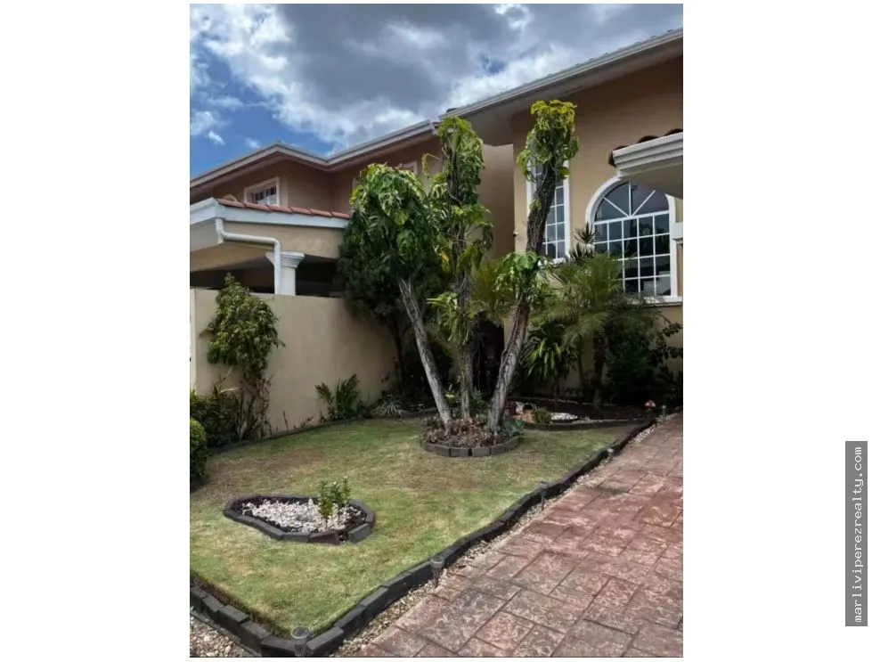 Venta de Residencia Campo Limberg