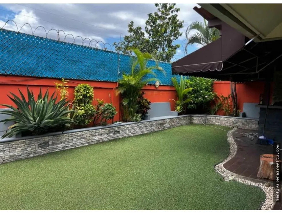 Venta de Residencia Campo Limberg