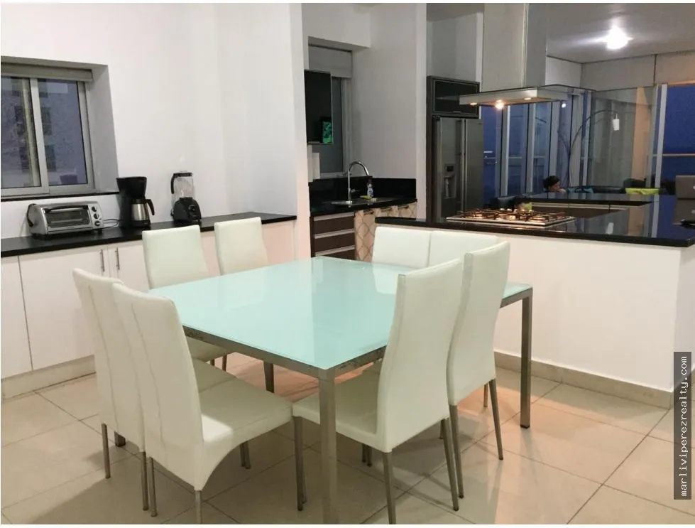 Venta y Alquiler de Apartamento Amoblado en Avenida Balboa