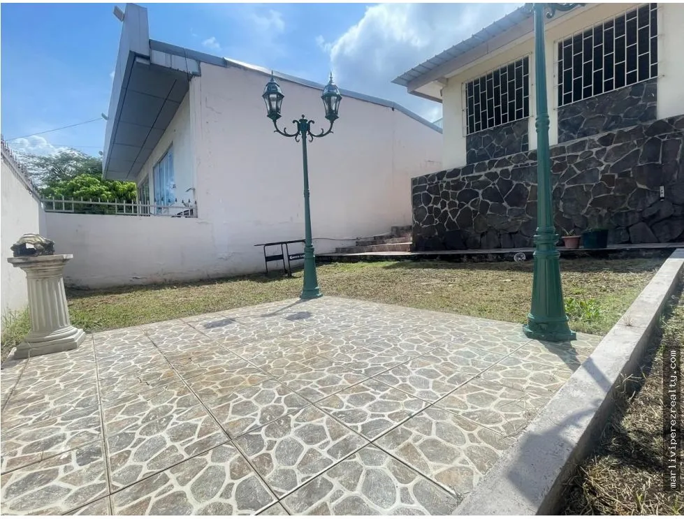 Venta de Residencial en Club X, El Ingenio, para Negocio / Hostal
