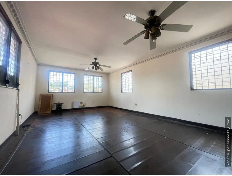 Venta de Residencial en Club X, El Ingenio, para Negocio / Hostal