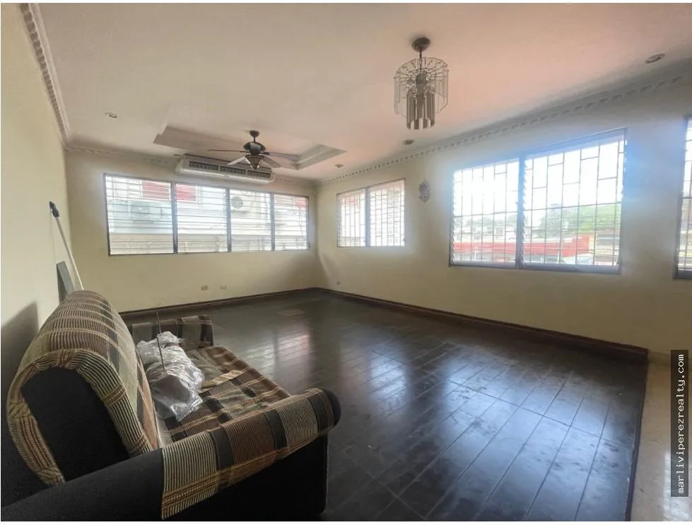 Venta de Residencial en Club X, El Ingenio, para Negocio / Hostal