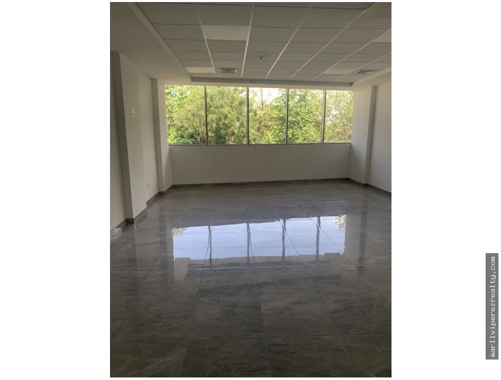 Commercial Space Rentals on Vía Israel