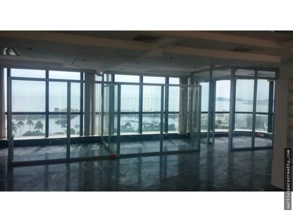 Alquiler de Oficina en Avenida Balboa, con vista al mar
