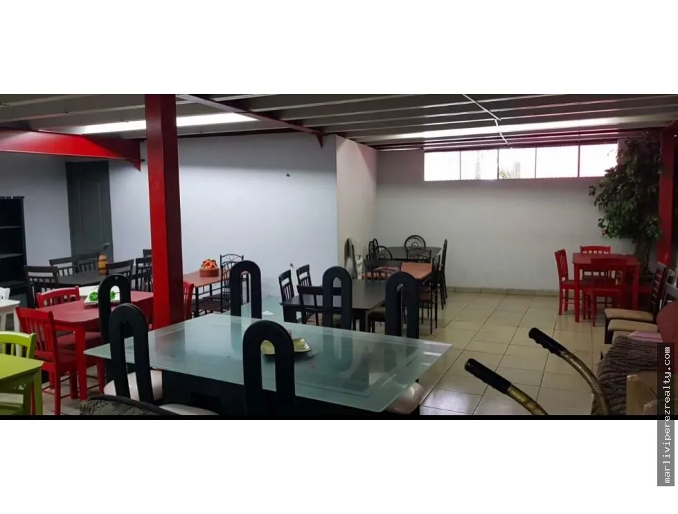 Commercial Building for Sale in Calidonia