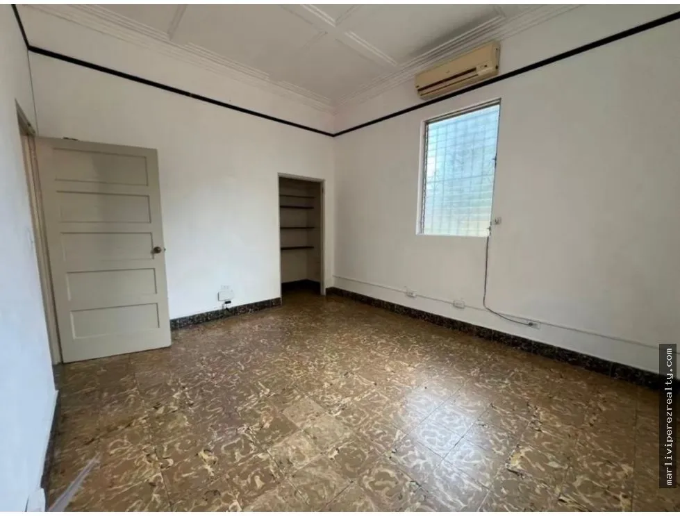 Espace commercial à Calidonia à louer