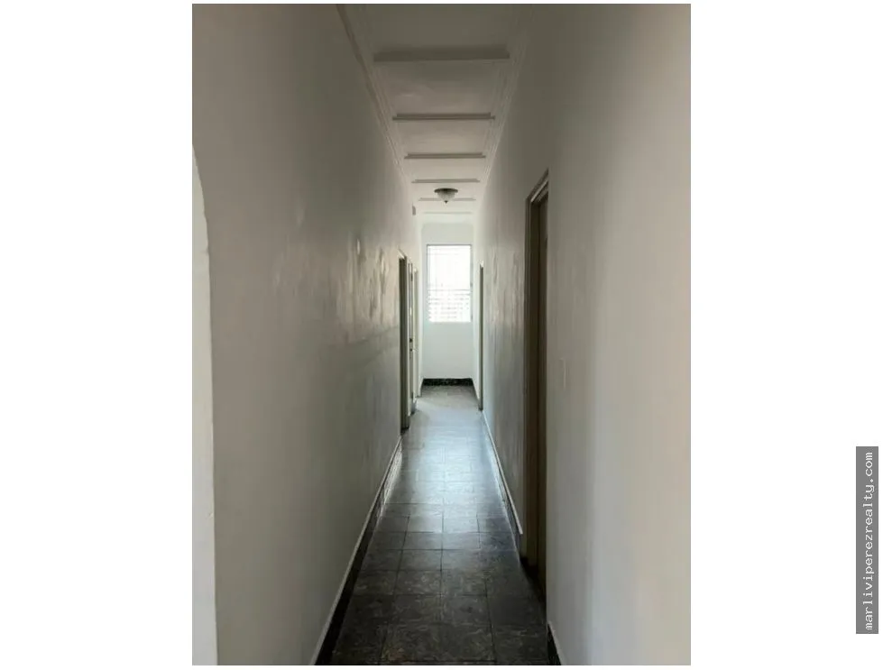 Espace commercial à Calidonia à louer