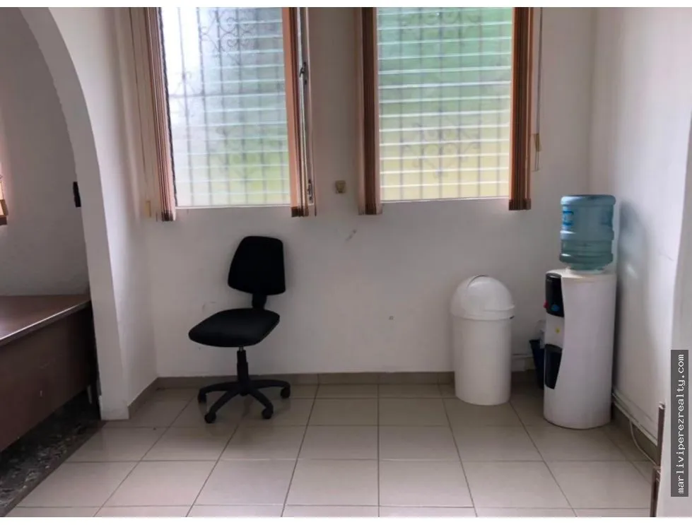 Espace commercial à Calidonia à louer