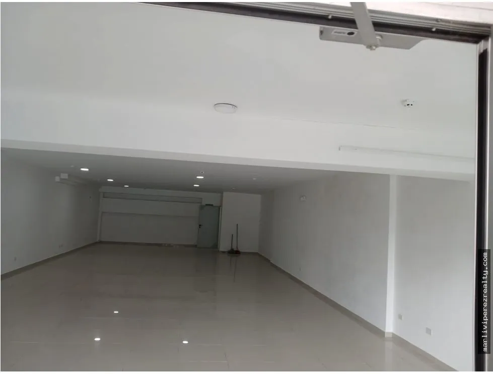 Alquiler de local comercial en Vía España - Planta Baja