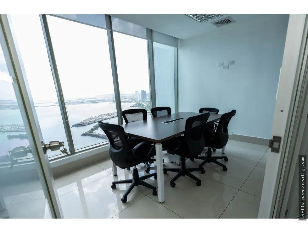 Office Rental on Avenida Balboa