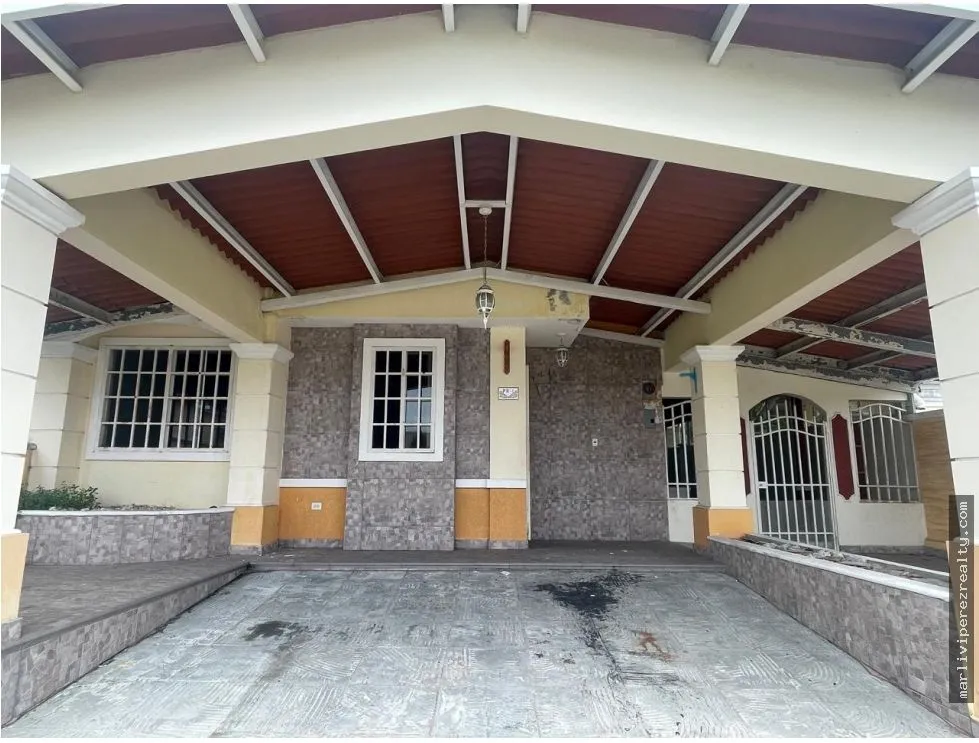Дом в Villa Lucre на продажу