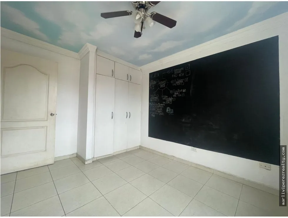 Дом в Villa Lucre на продажу