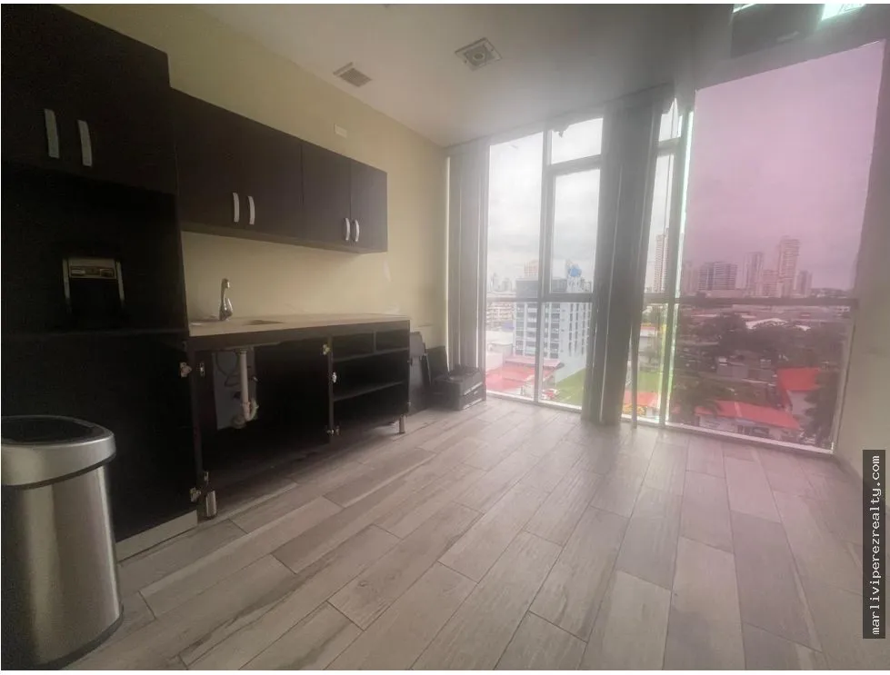 Office for Sale on Vía Brasil