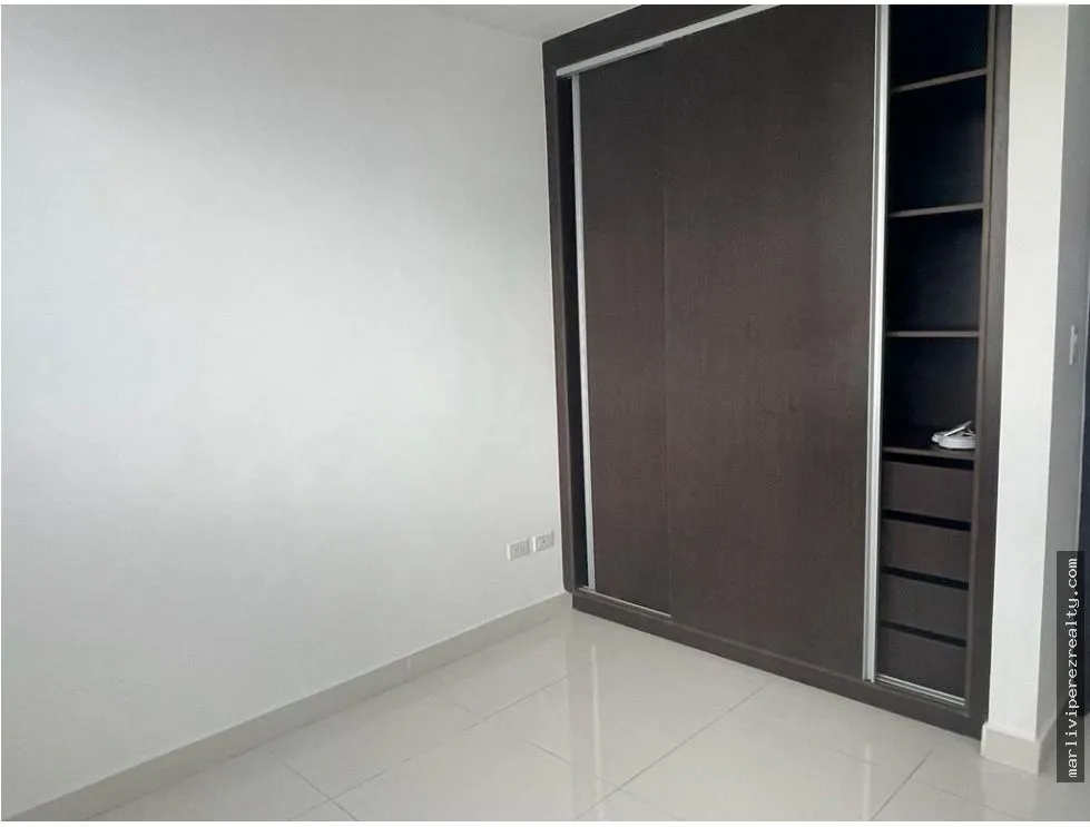 Alquiler de apartamento con línea blanca en El Cangrejo